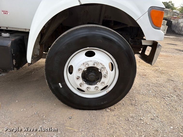 image for item FT6404 2000 Ford F650 Super Duty XL dump truck
