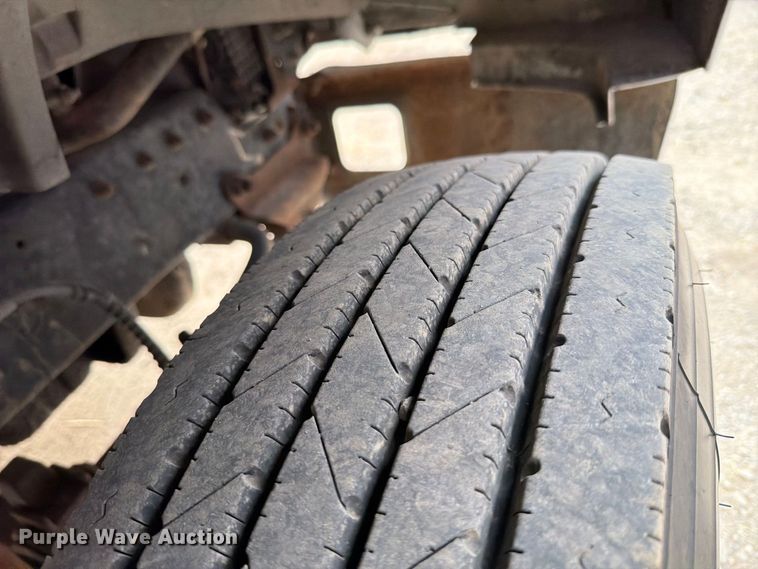 image for item FT6404 2000 Ford F650 Super Duty XL dump truck