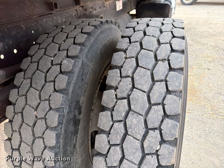 image for item FT6404 2000 Ford F650 Super Duty XL dump truck