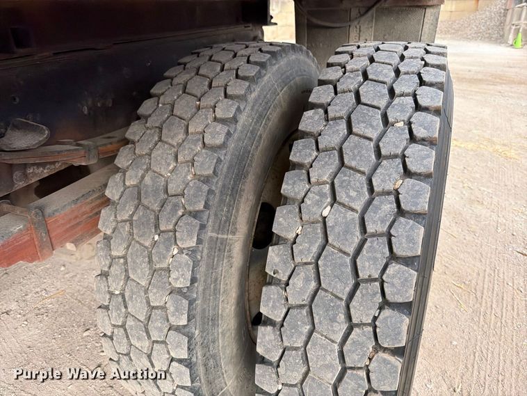 image for item FT6404 2000 Ford F650 Super Duty XL dump truck