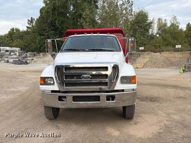 image for item FT6405 2006 Ford F650 Super Duty dump truck