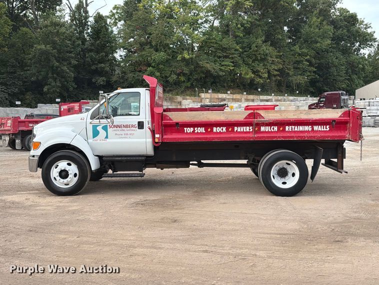 image for item FT6405 2006 Ford F650 Super Duty dump truck