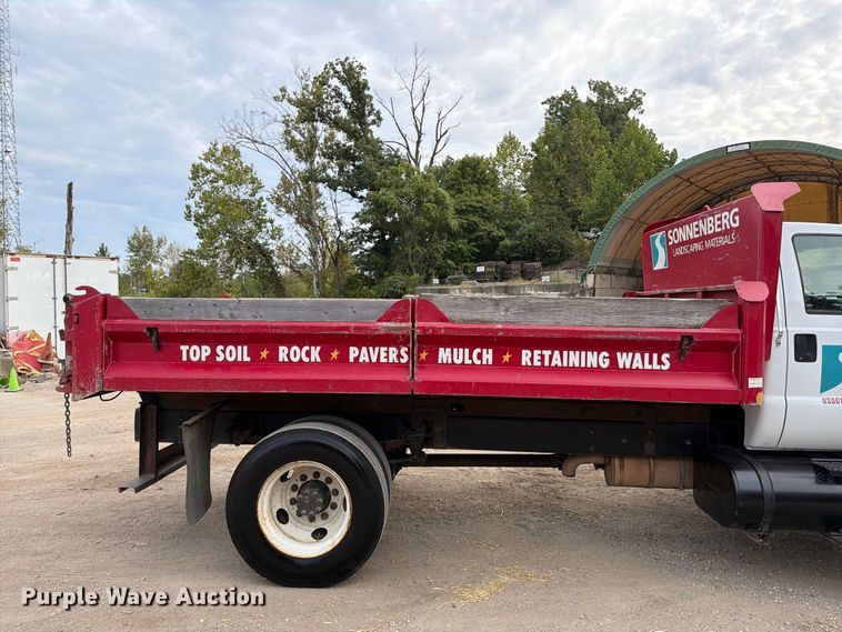 image for item FT6405 2006 Ford F650 Super Duty dump truck