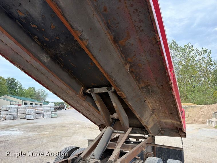 image for item FT6405 2006 Ford F650 Super Duty dump truck