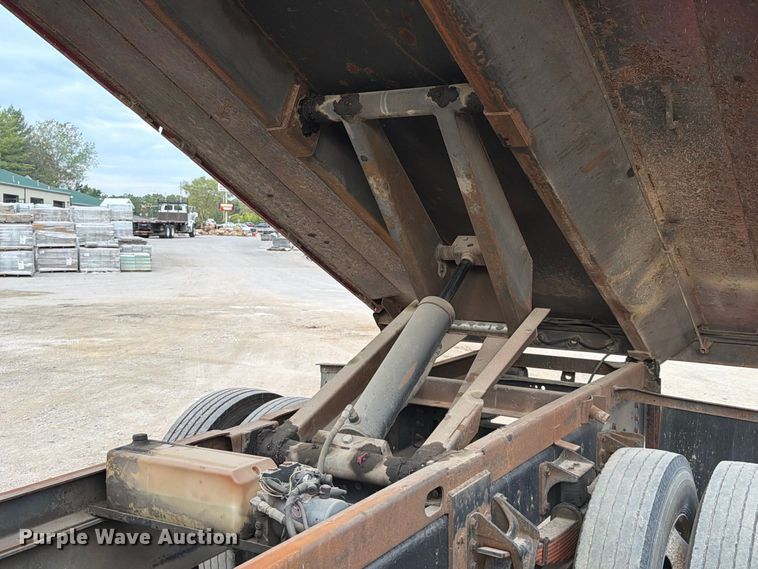 image for item FT6405 2006 Ford F650 Super Duty dump truck