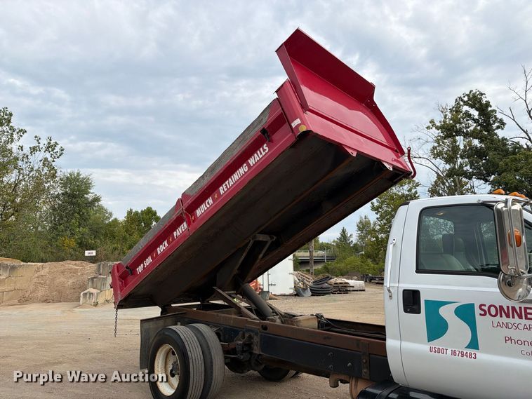 image for item FT6405 2006 Ford F650 Super Duty dump truck