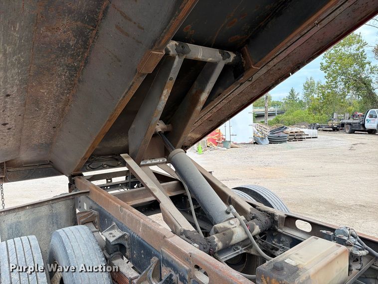 image for item FT6405 2006 Ford F650 Super Duty dump truck