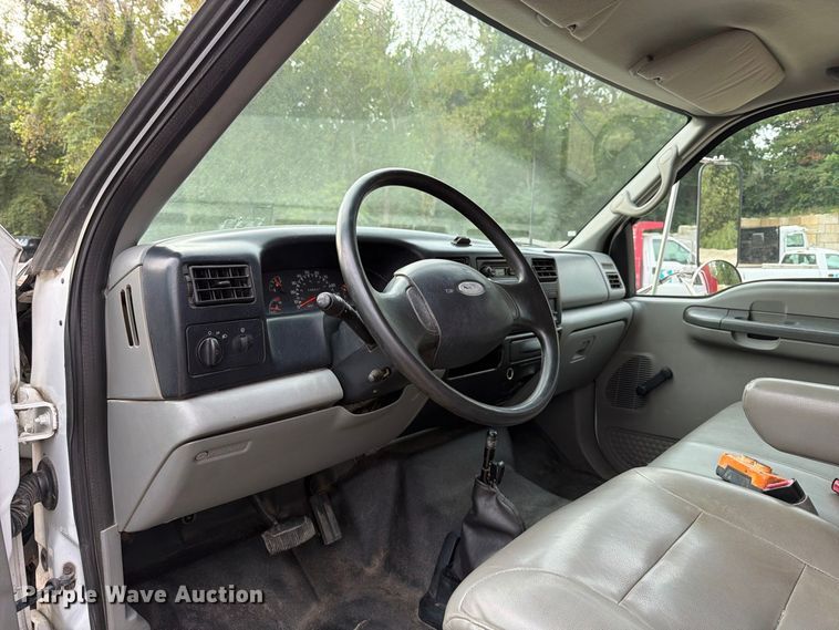 image for item FT6405 2006 Ford F650 Super Duty dump truck