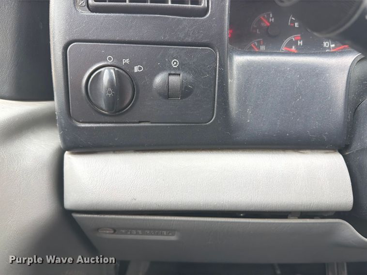 image for item FT6405 2006 Ford F650 Super Duty dump truck