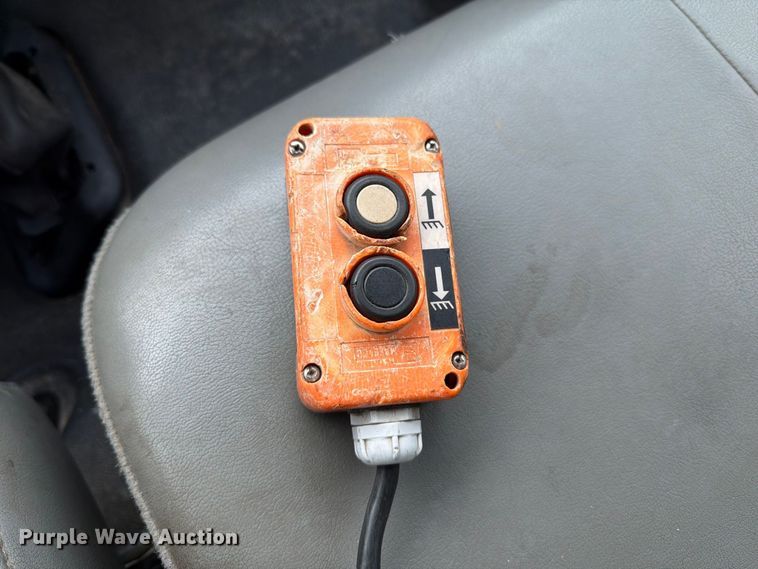 image for item FT6405 2006 Ford F650 Super Duty dump truck