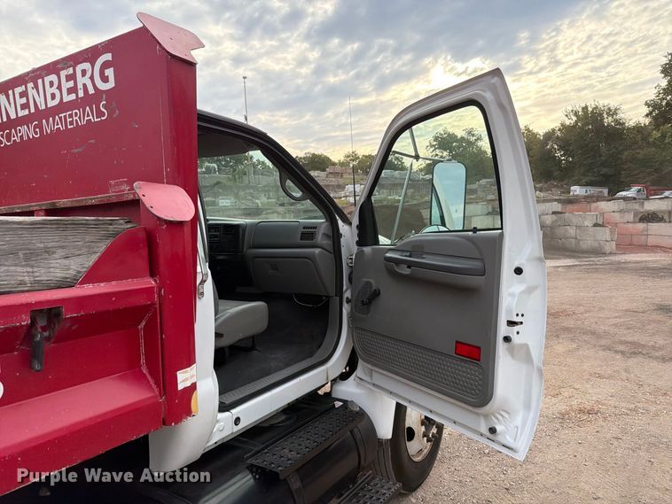 image for item FT6405 2006 Ford F650 Super Duty dump truck