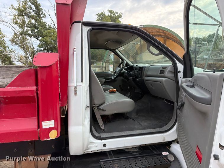 image for item FT6405 2006 Ford F650 Super Duty dump truck