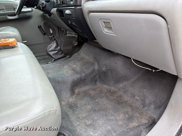 image for item FT6405 2006 Ford F650 Super Duty dump truck