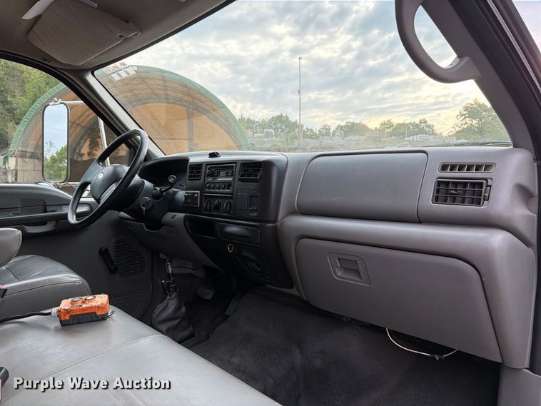 image for item FT6405 2006 Ford F650 Super Duty dump truck