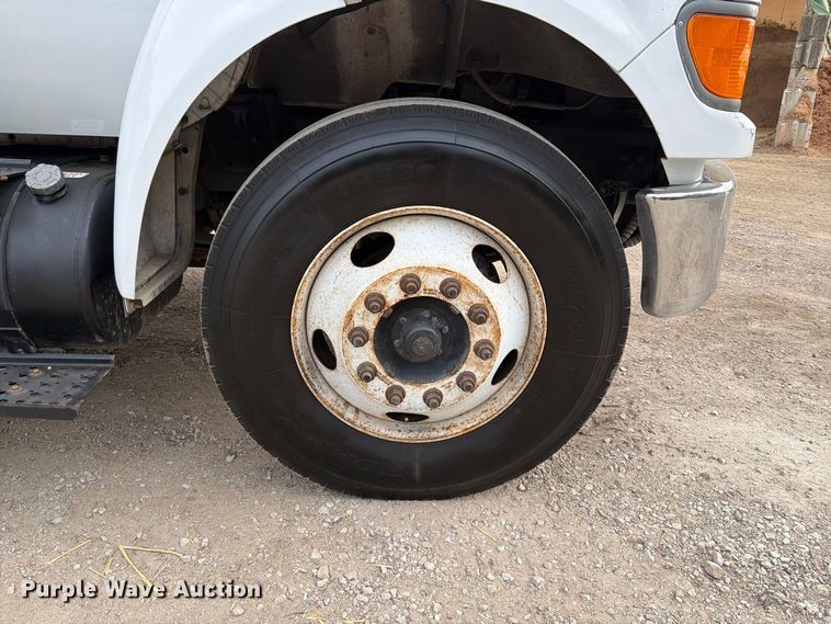image for item FT6405 2006 Ford F650 Super Duty dump truck