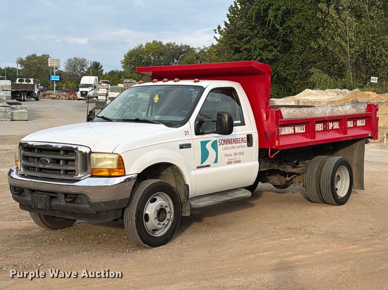 2001 Ford F550 Super Duty XLT dump truck