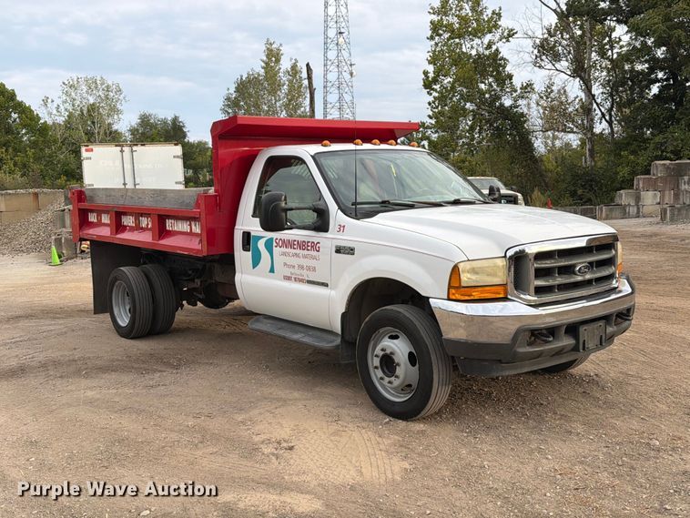 image for item FT6406 2001 Ford F550 Super Duty XLT dump truck