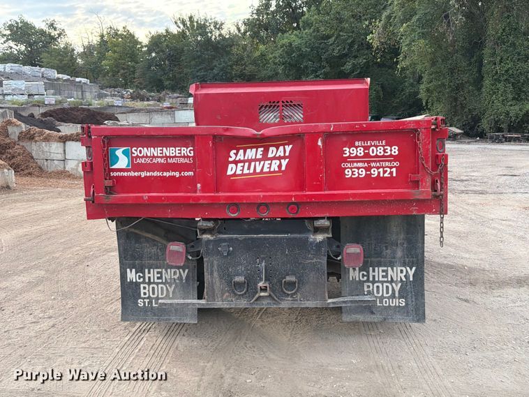 image for item FT6406 2001 Ford F550 Super Duty XLT dump truck