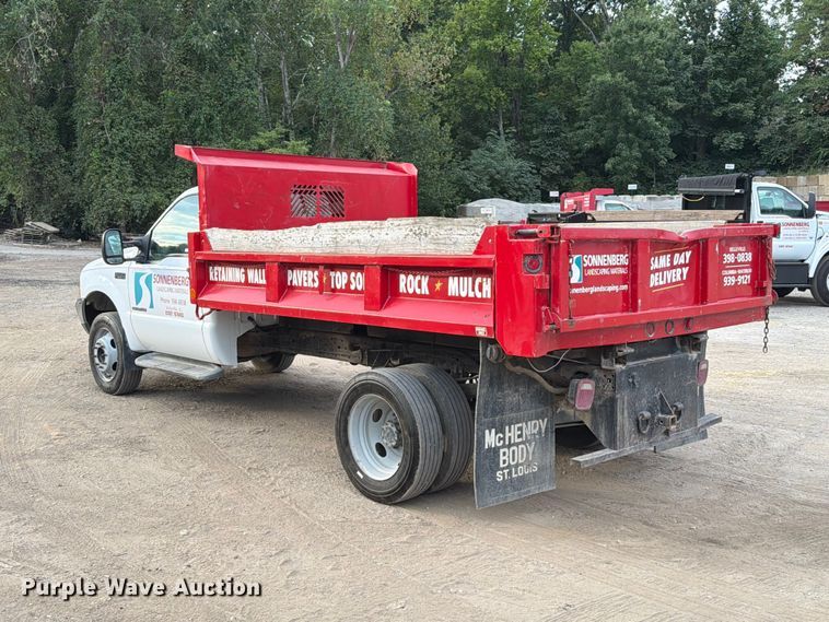 image for item FT6406 2001 Ford F550 Super Duty XLT dump truck