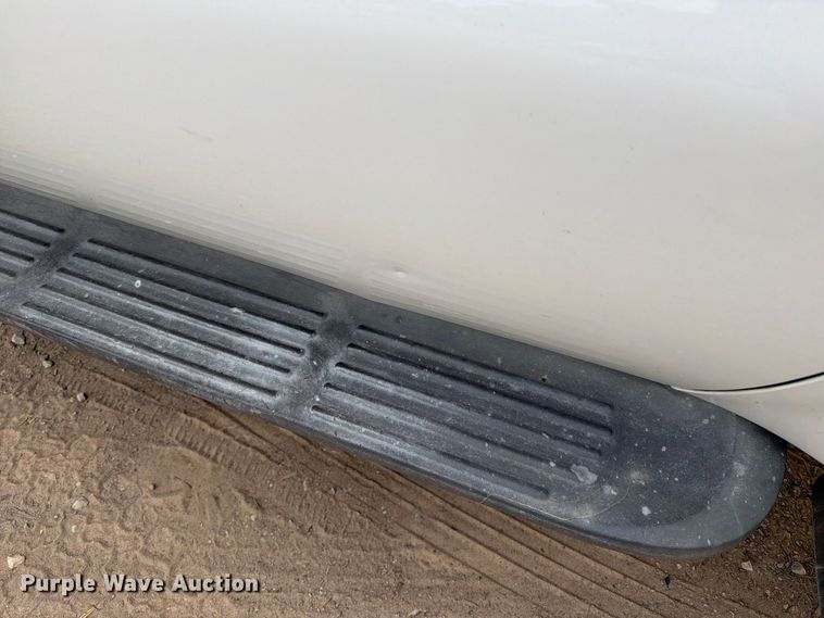 image for item FT6406 2001 Ford F550 Super Duty XLT dump truck