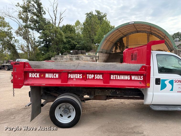image for item FT6406 2001 Ford F550 Super Duty XLT dump truck