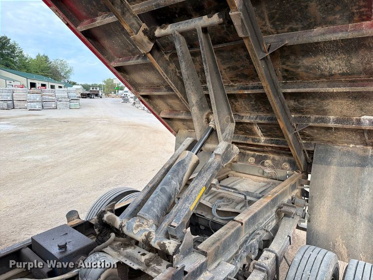 image for item FT6406 2001 Ford F550 Super Duty XLT dump truck