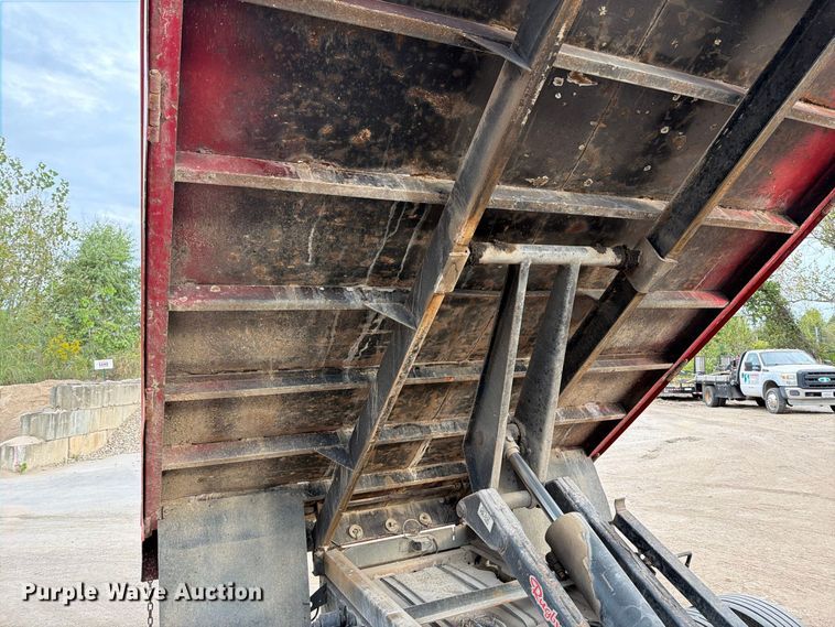 image for item FT6406 2001 Ford F550 Super Duty XLT dump truck