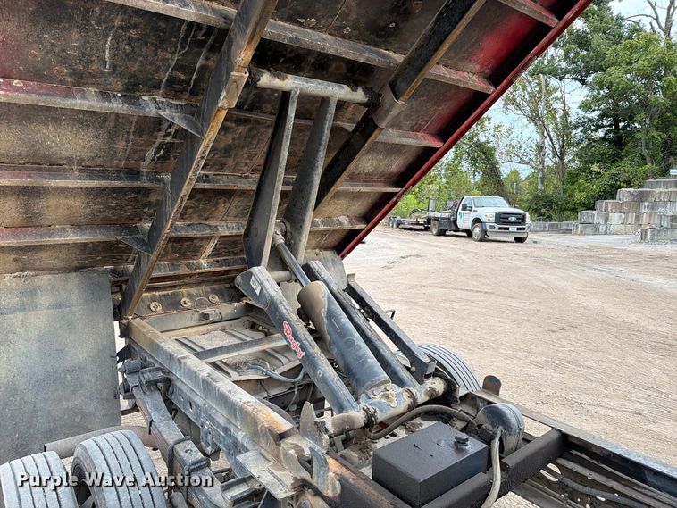 image for item FT6406 2001 Ford F550 Super Duty XLT dump truck