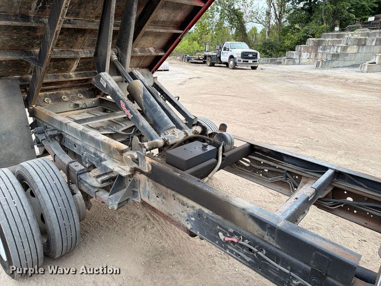 image for item FT6406 2001 Ford F550 Super Duty XLT dump truck