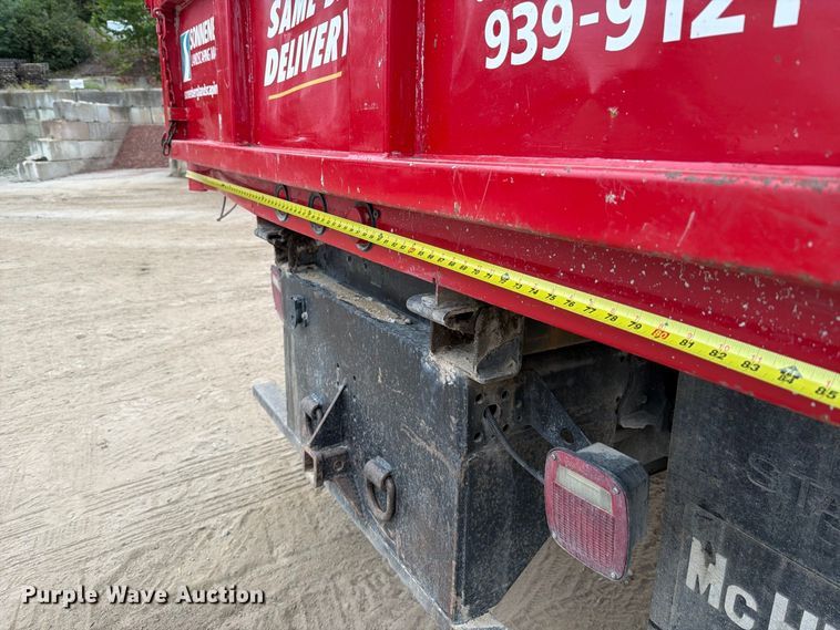 image for item FT6406 2001 Ford F550 Super Duty XLT dump truck