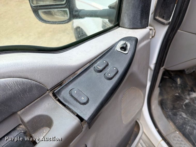 image for item FT6406 2001 Ford F550 Super Duty XLT dump truck
