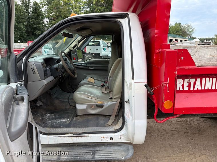 image for item FT6406 2001 Ford F550 Super Duty XLT dump truck