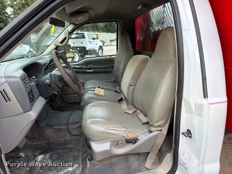 image for item FT6406 2001 Ford F550 Super Duty XLT dump truck