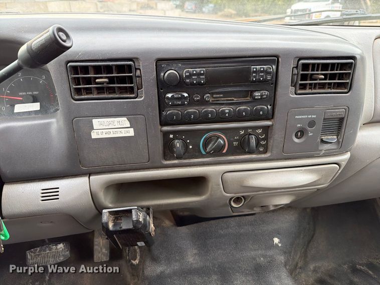 image for item FT6406 2001 Ford F550 Super Duty XLT dump truck