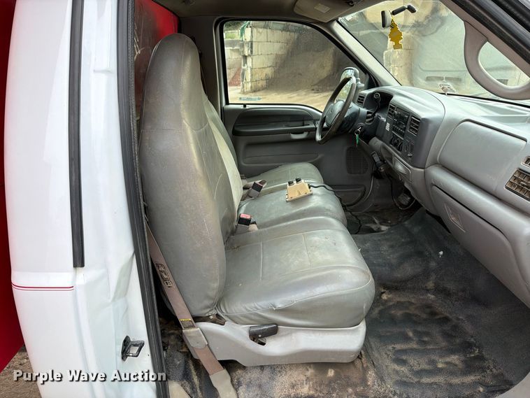 image for item FT6406 2001 Ford F550 Super Duty XLT dump truck
