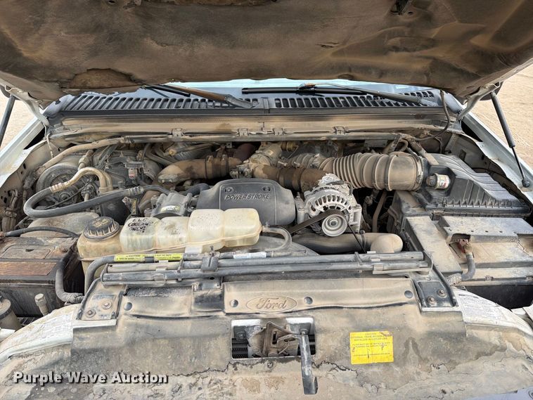 image for item FT6406 2001 Ford F550 Super Duty XLT dump truck