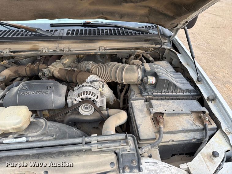image for item FT6406 2001 Ford F550 Super Duty XLT dump truck