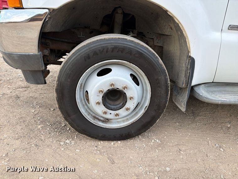 image for item FT6406 2001 Ford F550 Super Duty XLT dump truck