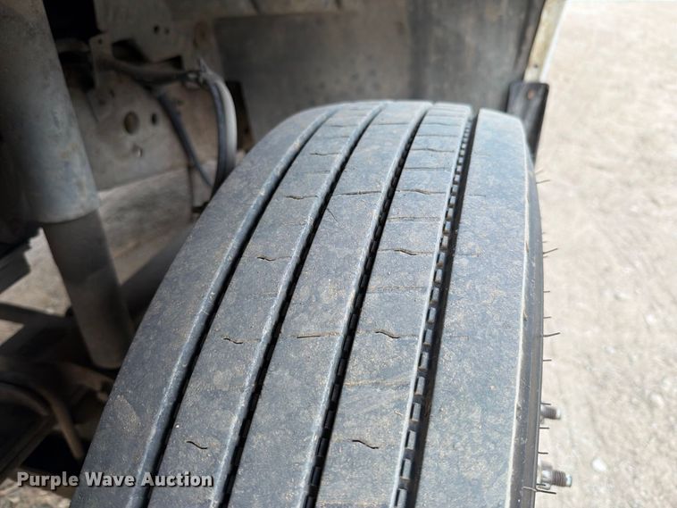 image for item FT6406 2001 Ford F550 Super Duty XLT dump truck