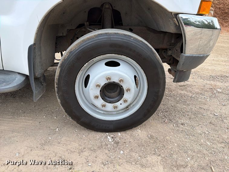 image for item FT6406 2001 Ford F550 Super Duty XLT dump truck