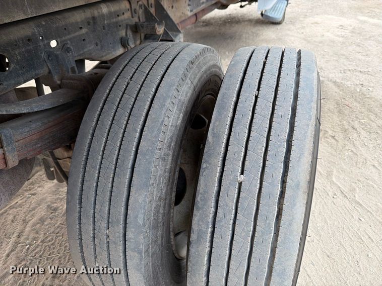 image for item FT6406 2001 Ford F550 Super Duty XLT dump truck