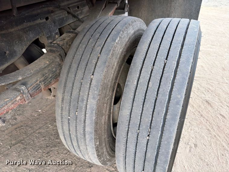 image for item FT6406 2001 Ford F550 Super Duty XLT dump truck
