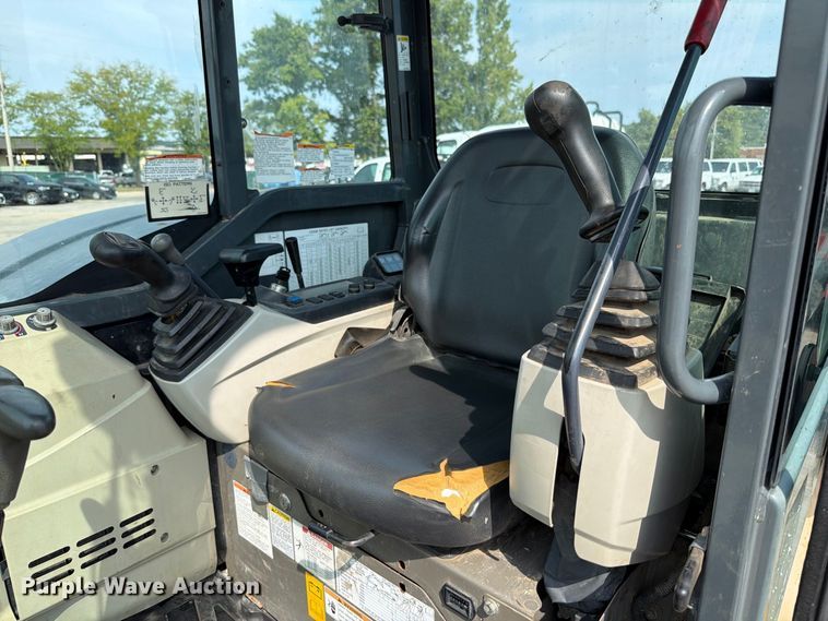 image for item FT6408 2014 Case CX55B mini excavator