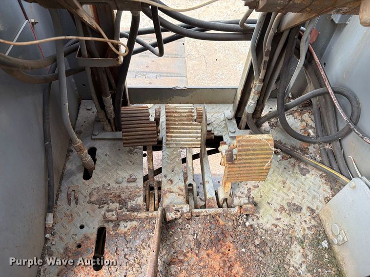 image for item FT6411 1981 Link-Belt LS-318 crane