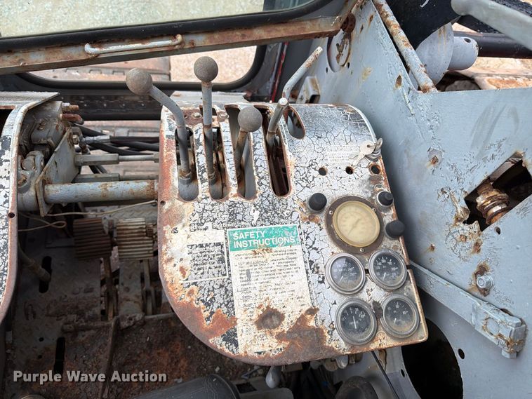 image for item FT6411 1981 Link-Belt LS-318 crane