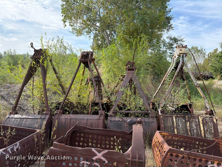 image for item FT6412 (4) clamshell buckets