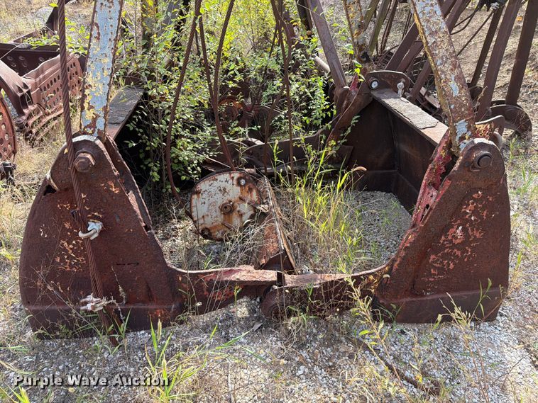 image for item FT6412 (4) clamshell buckets