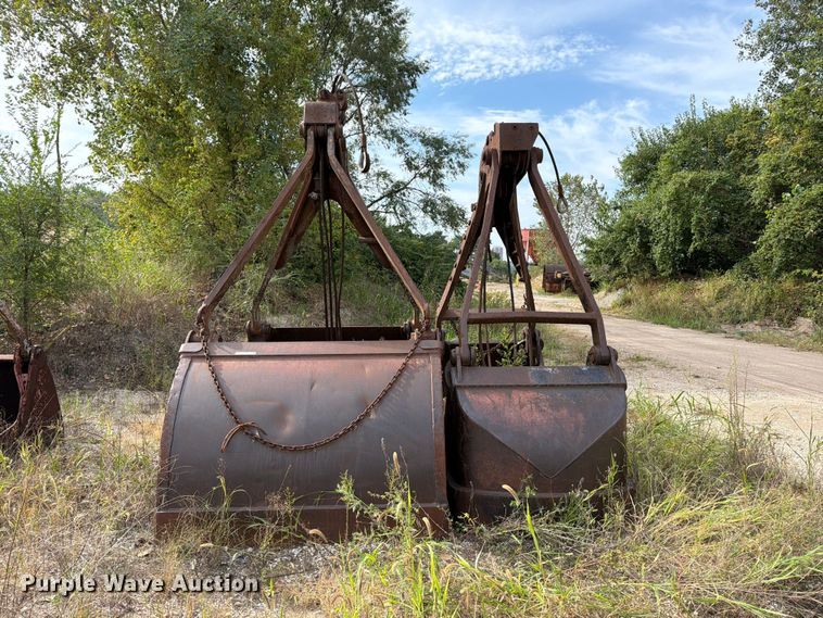 image for item FT6413 (2) clamshell buckets