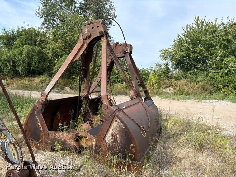 image for item FT6413 (2) clamshell buckets
