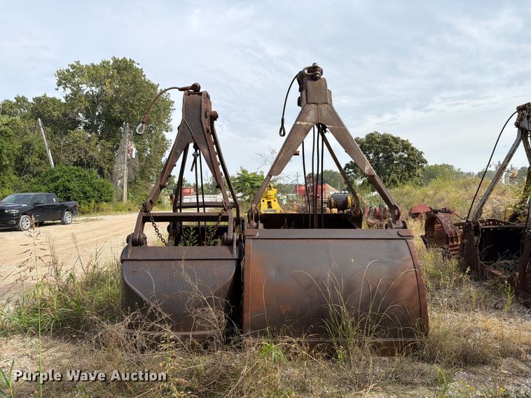 image for item FT6413 (2) clamshell buckets